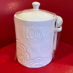 New Rae Dunn Flour canister w/spoon